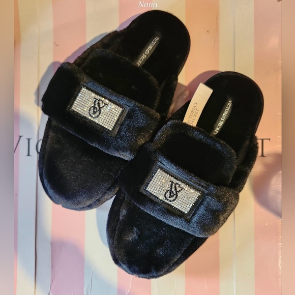 Victoria's Secret Black Slippers with Logo size Small NWT - Picture 3 of 6